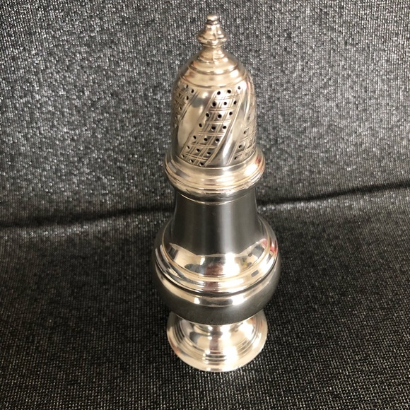 Vintage Sterling Silver Sugar Shaker Muffineer - Picture 3 of 11